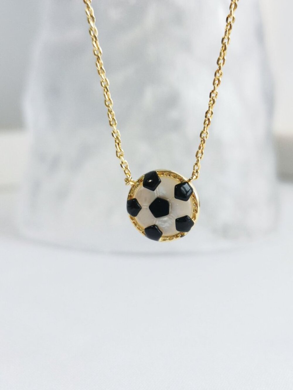 Kendra Scott Soccer Gold Short Pendant Necklace - Picture 2 of 4
